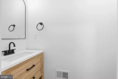 Bath - 3410 Pinkney Rd, Baltimore, MD 21215 photo 1 of 5