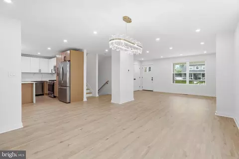 Entry Way - 3410 Pinkney Rd, Baltimore, MD 21215 photo 6 of 12