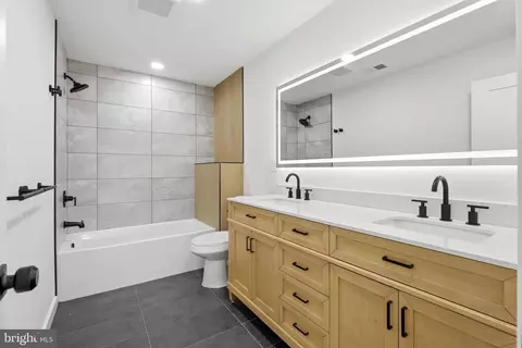 Bath - 3410 Pinkney Rd, Baltimore, MD 21215 photo 2 of 5