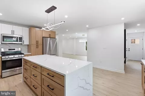 Entry Way - 3410 Pinkney Rd, Baltimore, MD 21215 photo 3 of 12