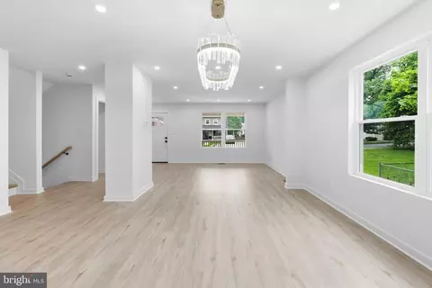 Entry Way - 3410 Pinkney Rd, Baltimore, MD 21215 photo 7 of 12