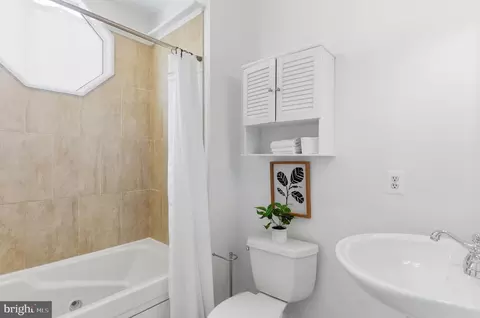 Bath - 11 E Ostend St, Baltimore, MD 21230 photo 3 of 4