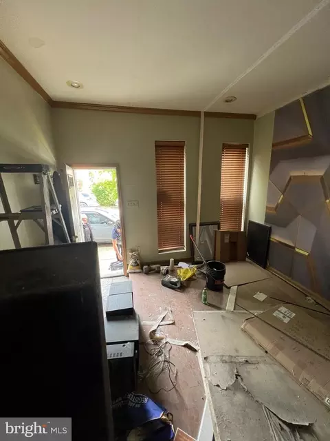 Entry Way - 1405 E Lanvale St, Baltimore, MD 21213 photo 3 of 5