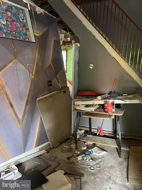 Entry Way - 1405 E Lanvale St, Baltimore, MD 21213 photo 1 of 5