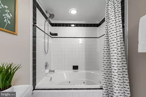 Bath - 1607 Light St, Baltimore, MD 21230 photo 3 of 4