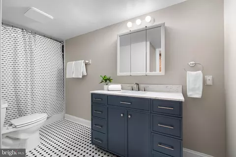 Bath - 1607 Light St, Baltimore, MD 21230 photo 1 of 4