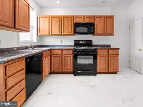 Kitchen - 3915 Falls Rd, Baltimore, MD 21211 photo 2 of 3