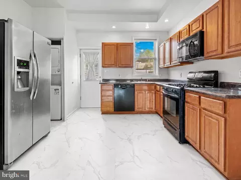 Kitchen - 3915 Falls Rd, Baltimore, MD 21211 photo 3 of 3