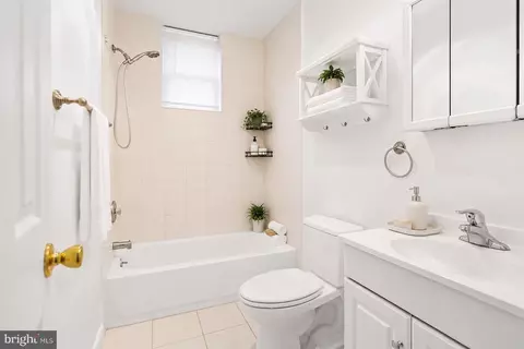 Bath - 3915 Falls Rd, Baltimore, MD 21211 photo 1 of 1