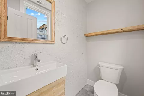 Bath - 1307 Haubert St, Baltimore, MD 21230 photo 1 of 4