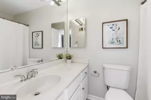 Bath - 20 E Wheeling St #2, Baltimore, MD 21230 photo 1 of 1