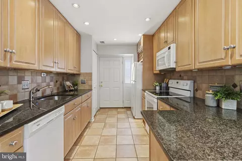 Entry Way - 20 E Wheeling St #2, Baltimore, MD 21230 photo 2 of 4