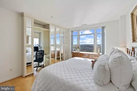 Bedroom - 100 Harborview Dr #1708, Baltimore, MD 21230 photo 2 of 3