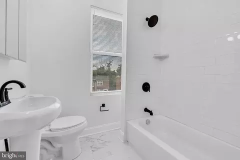 Bath - 1077 Ellicott Dr, Baltimore, MD 21216 photo 1 of 1
