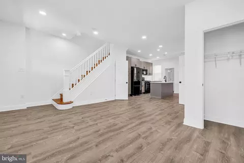 Entry Way - 1077 Ellicott Dr, Baltimore, MD 21216 photo 4 of 10
