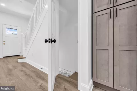 Entry Way - 1077 Ellicott Dr, Baltimore, MD 21216 photo 5 of 10