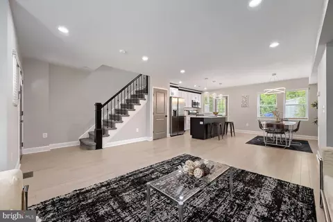 Entry Way - 302 Martingale Ave, Baltimore, MD 21229 photo 1 of 4