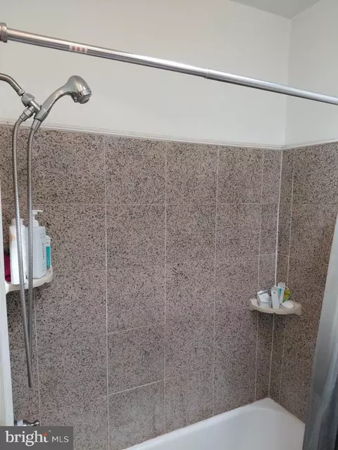 Bath - 1626 Cliftview Ave, Baltimore, MD 21213 photo 1 of 2