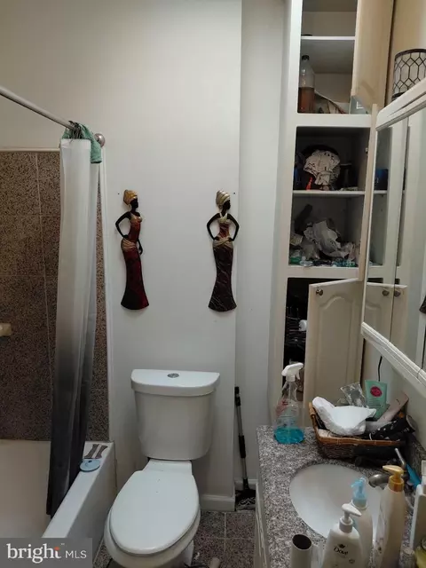 Bath - 1626 Cliftview Ave, Baltimore, MD 21213 photo 2 of 2