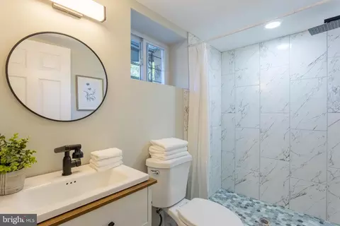 Bath - 3712 Clarinth Rd, Baltimore, MD 21215 photo 4 of 5