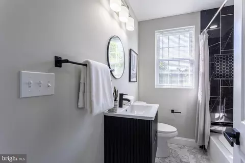 Bath - 3712 Clarinth Rd, Baltimore, MD 21215 photo 1 of 5