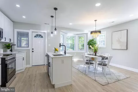 Entry Way - 3712 Clarinth Rd, Baltimore, MD 21215 photo 1 of 3