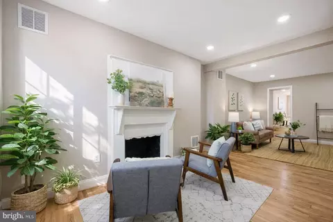 125 E Cross St, Baltimore, MD 21230 photo 2