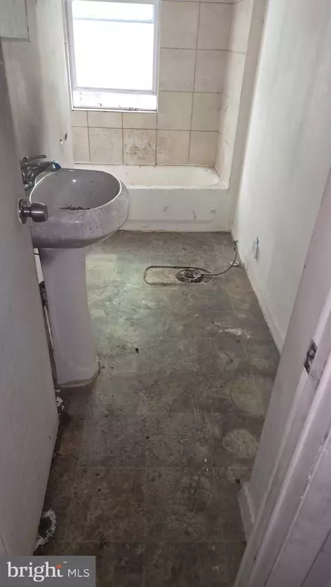 Bath - 2424 Etting St, Baltimore, MD 21217 photo 1 of 1