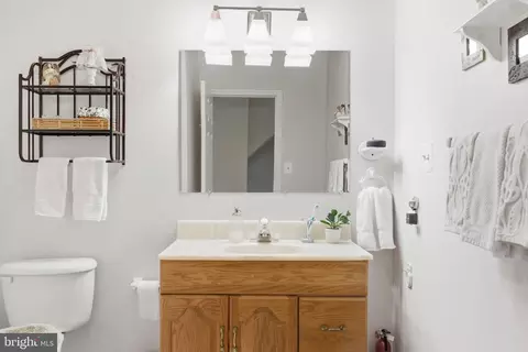 Bath - 1361 N Gilmor St, Baltimore, MD 21217 photo 4 of 6