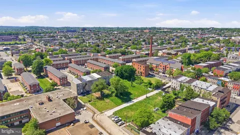 View/Area - 1361 N Gilmor St, Baltimore, MD 21217 photo 3 of 9