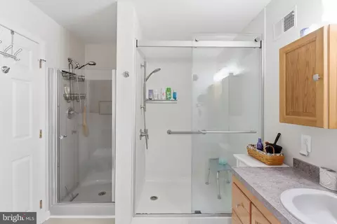 Bath - 1361 N Gilmor St, Baltimore, MD 21217 photo 2 of 6