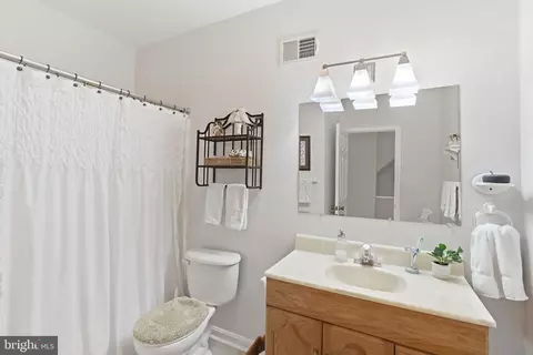 Bath - 1361 N Gilmor St, Baltimore, MD 21217 photo 5 of 6
