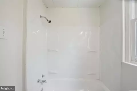 Bath - 2613 Ailsa Ave, Baltimore, MD 21214 photo 2 of 5