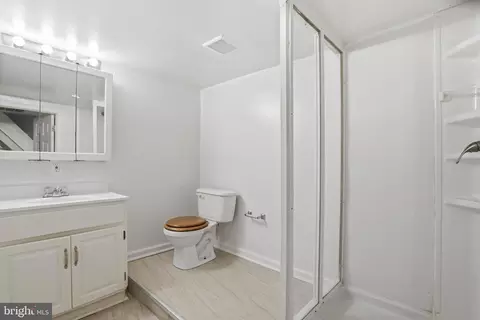 Bath - 2613 Ailsa Ave, Baltimore, MD 21214 photo 4 of 5