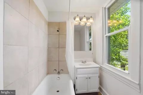 Bath - 2613 Ailsa Ave, Baltimore, MD 21214 photo 3 of 5