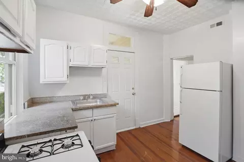 Entry Way - 2613 Ailsa Ave, Baltimore, MD 21214 photo 4 of 5