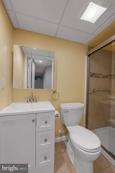 Bath - 2713 Cheswolde Rd, Baltimore, MD 21209 photo 2 of 4
