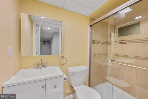 Bath - 2713 Cheswolde Rd, Baltimore, MD 21209 photo 1 of 4