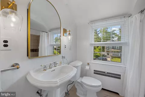 Bath - 2713 Cheswolde Rd, Baltimore, MD 21209 photo 3 of 4