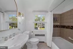 Bath - 2713 Cheswolde Rd, Baltimore, MD 21209 photo 4 of 4