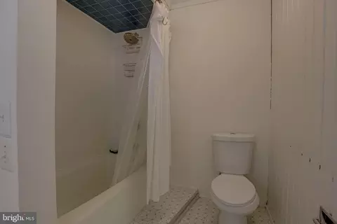 Bath - 204 S Wolfe St S, Baltimore, MD 21231 photo 2 of 3