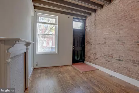 Living - 204 S Wolfe St S, Baltimore, MD 21231 photo 1 of 3