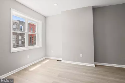 Living - 3922 Mount Pleasant Ave, Baltimore, MD 21224 photo 3 of 3