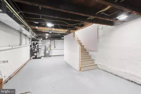 Entry Way - 3922 Mount Pleasant Ave, Baltimore, MD 21224 photo 8 of 8