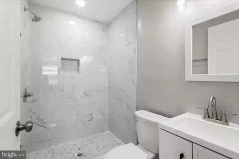 Bath - 3922 Mount Pleasant Ave, Baltimore, MD 21224 photo 1 of 3