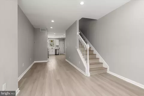 Entry Way - 3922 Mount Pleasant Ave, Baltimore, MD 21224 photo 2 of 8