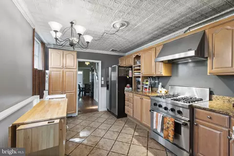 Kitchen - 1121 Battery Ave, Baltimore, MD 21230 photo 3 of 3