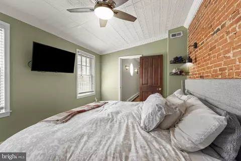 Bedroom - 1121 Battery Ave, Baltimore, MD 21230 photo 1 of 12