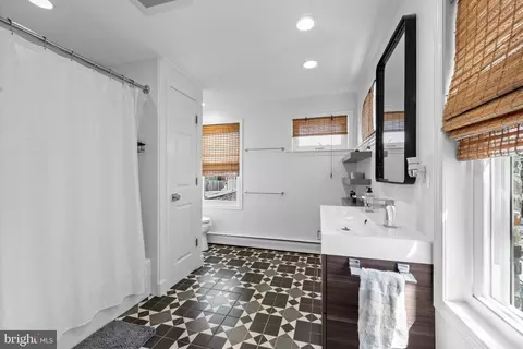 Bath - 1121 Battery Ave, Baltimore, MD 21230 photo 2 of 2