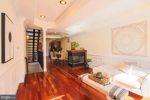 Entry Way - 140 S Curley, Baltimore, MD 21224 photo 4 of 16